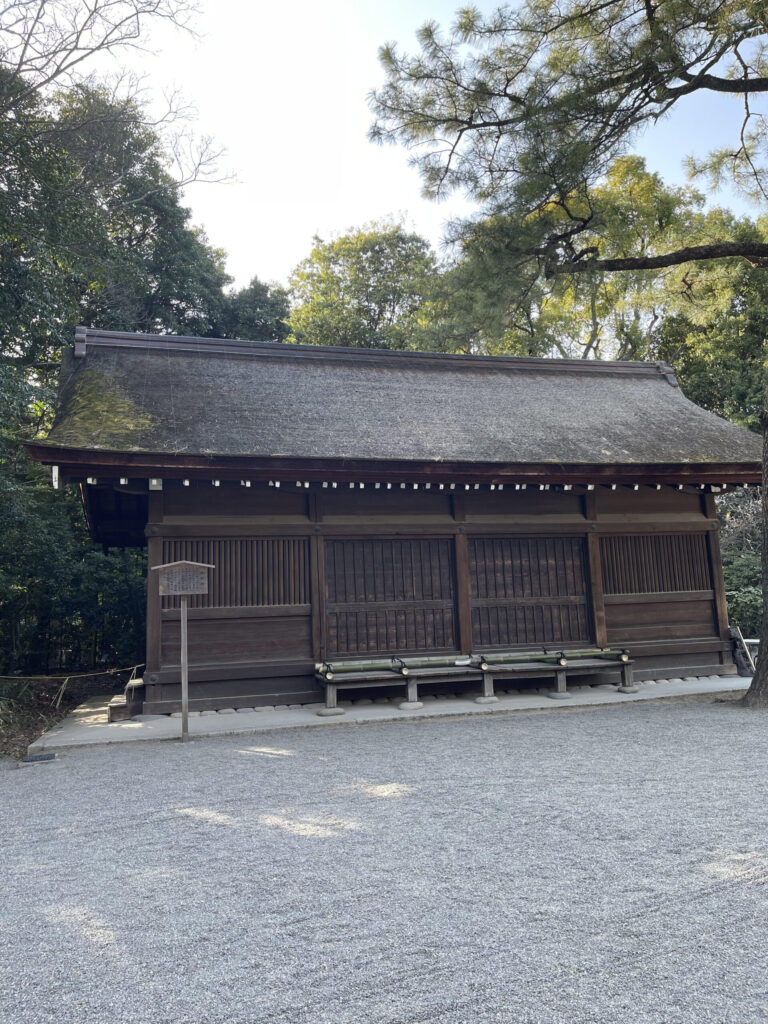 西楽所（にしがくしょ）